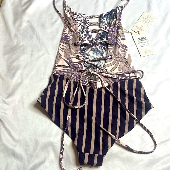 Maaji Women's Standard Bossa Nova Boss Reversible One Piece Swimsuit - Picture 7 of 9